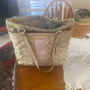 Coach Handbag. Cream and Pink. Normal wear